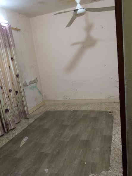 توفر بيت للإيجار في البراضعية مساحته شاسعة 200 متر وبي حديقه وكراج وسعره جدا مناسب 500 الف بس بي غرفتين ومطبخ جبير وديوانية البيت مضلوم بالصور السلبية الوحيده الي بالبيت بالحديقة اكو برج اتصال فقط | للإستفسار *********** |#زين_المنصوري
