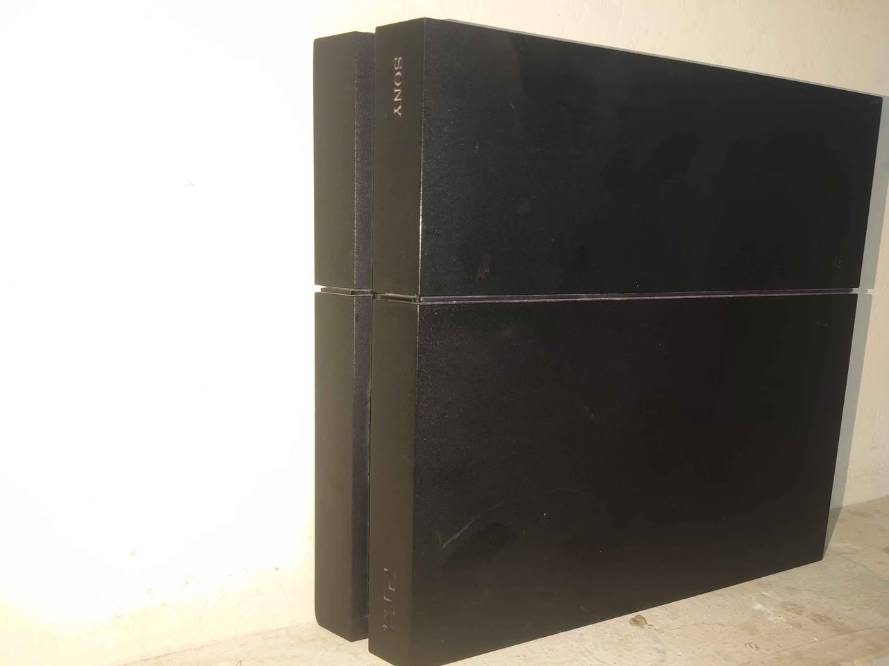 بلي ستيشن 4فات نظام 13.50
مساحه تخزين 750 كيكا هارد HDD
الجهاز مبدل عدسه وداخل غرفه تنظيف 
الجهاز اولاين بعد 15 يوم ينزل تهكيره 
اقراص 2 هديه بغداد, العراق


**إذا كنت صاحب هذا الإعلان وتريد حذفه لأي سبب، رجاءا أرسل رسالة إلى الدعم الفني**