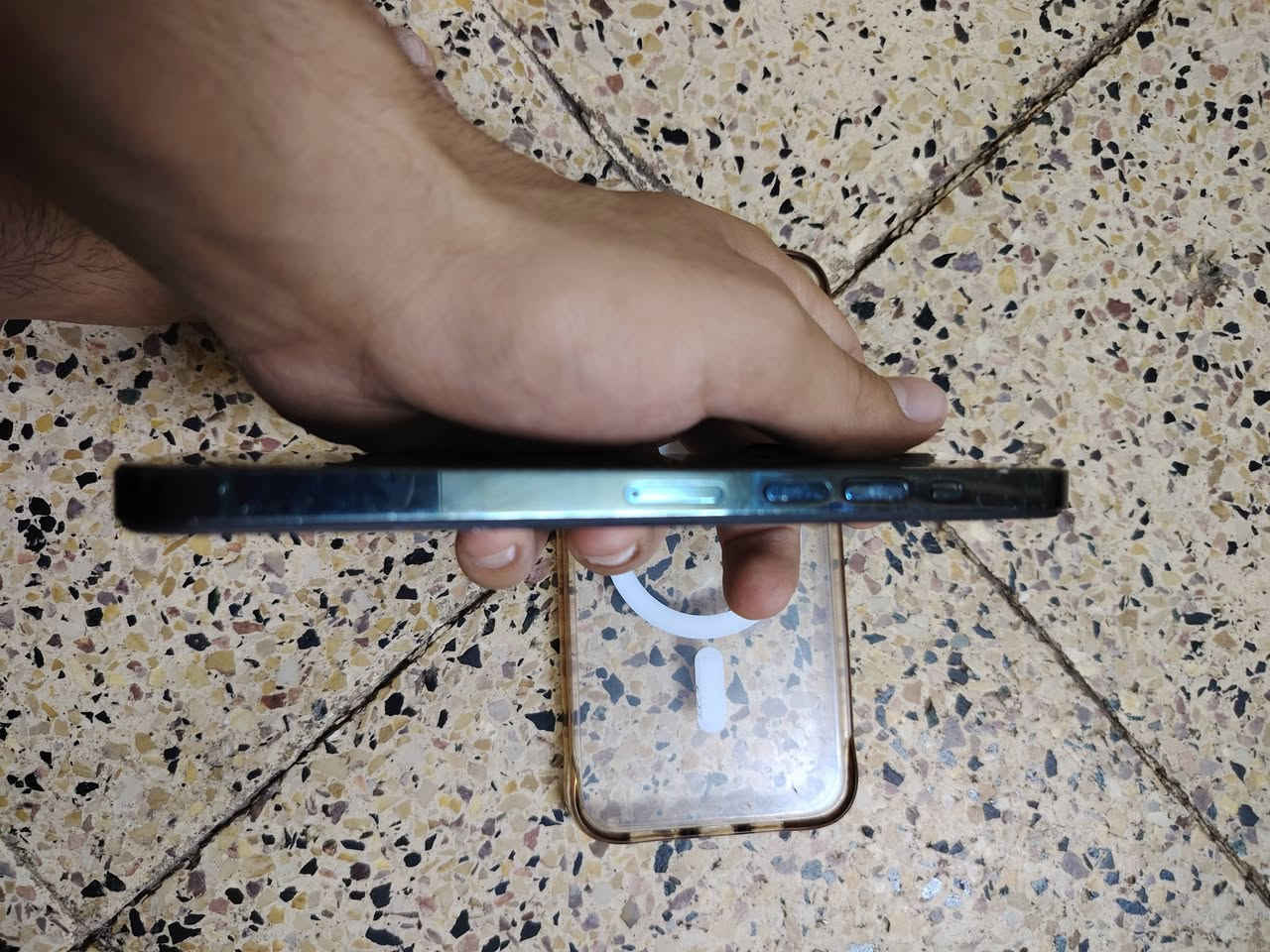 السلام عليكم
ايفون 13 برو ماكس ذاكره 128 
بطاريه 100 مبدله اصليه 
ومبدل شاشه ارقه نوعيه 
الجهاز نضيف لون زيتوني 
السعر 450 وبيه مجال بسيط


**إذا كنت صاحب هذا الإعلان وتريد حذفه لأي سبب، رجاءا أرسل رسالة إلى الدعم الفني**