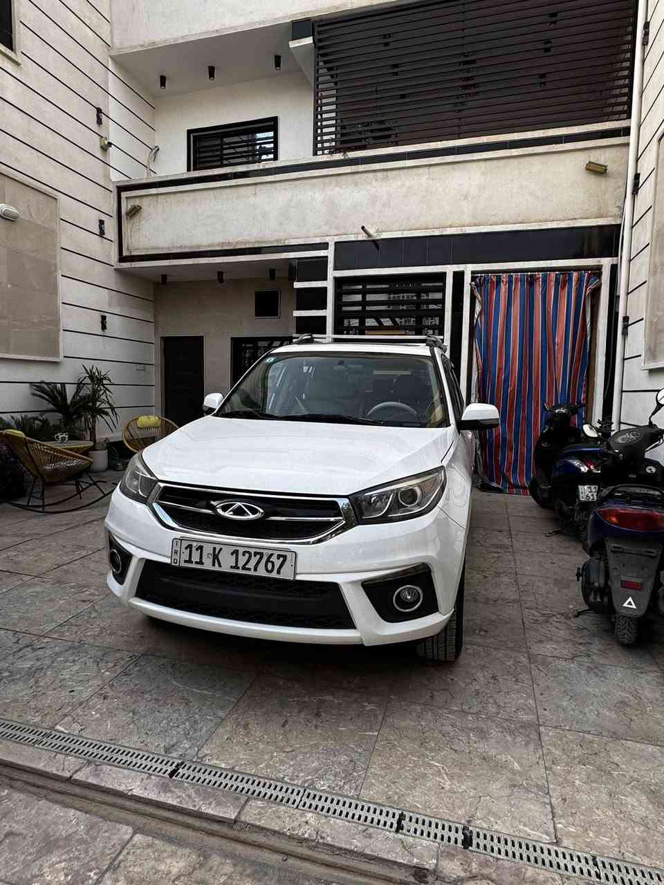 السلام عليكم 
شيري تيكو٣ مديل ٢٠١٨
اللون ابيض
رقم بغداد باسمي استلام شركة على أيد وحده
مواصفات
فتحة سقف
عدسات لد ابيض متحرك يصعد ينزل
شاشة 
تدفئة تبريد
بيه منظومة غاز
صارله خمس سنين من شاده على ايدي
تروح للنجف وترجع بتفويله ٩٠٠٠ دينار
السيارة بدون صبغ بس بيه بارد بالباب الخلفي وراجع بدون دواخل
والأفضل تجي تشوفه احسن  
للعلم السيارة استلام من الشركة على ايدي والسارة احلى من الصور واي شيء مناقصه
السعر٨٩ ورقة
مكان بغداد الكاظمية
***********
