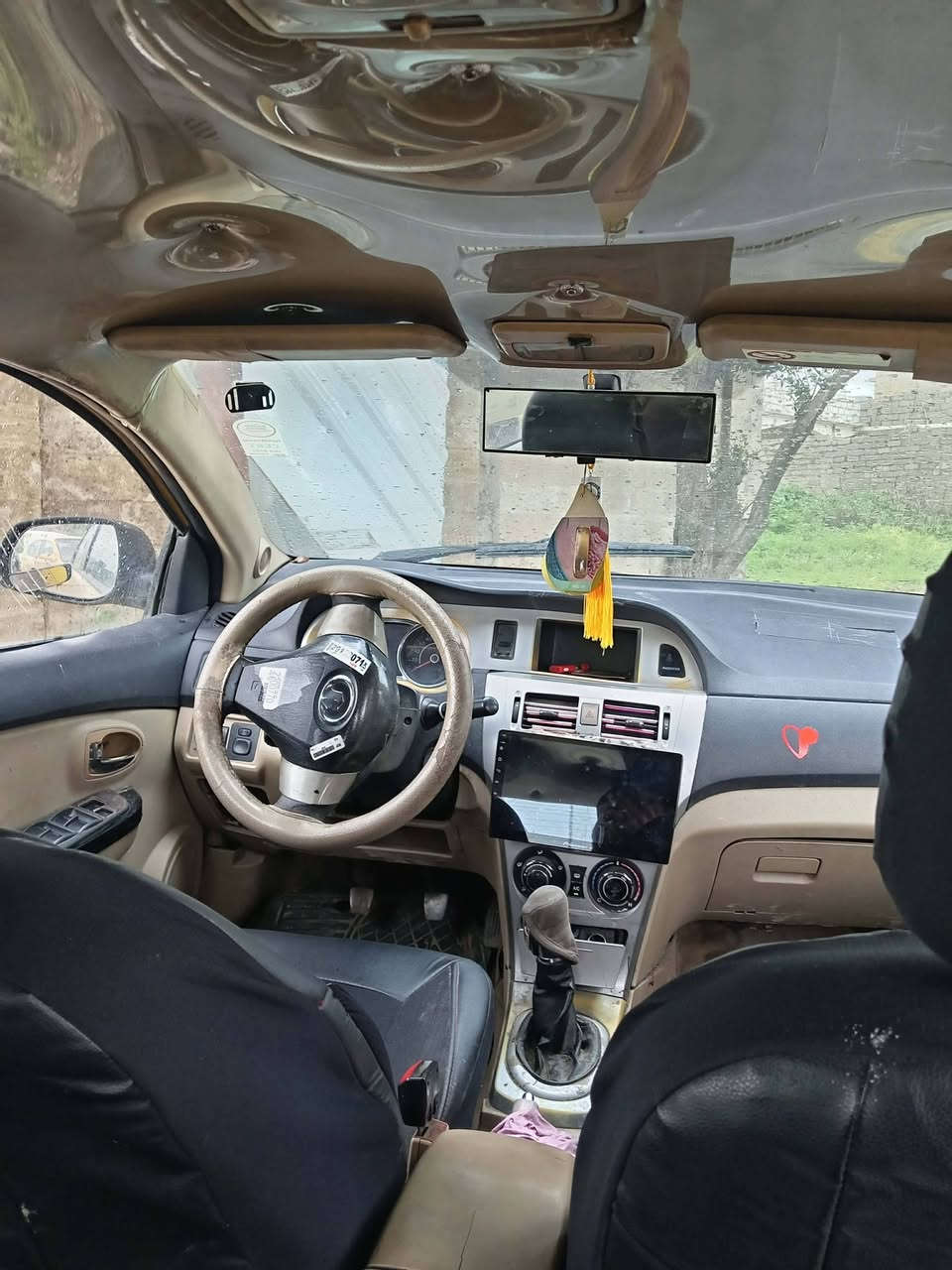 السلام عليكم سياره كريت ويل للبيع شرط مكينه وكير والتحويل  بيها كوبون بانزين سياره نضيفه سعر 37 وبيها مجال للاستفسار الاتصال بل رقم ***********
