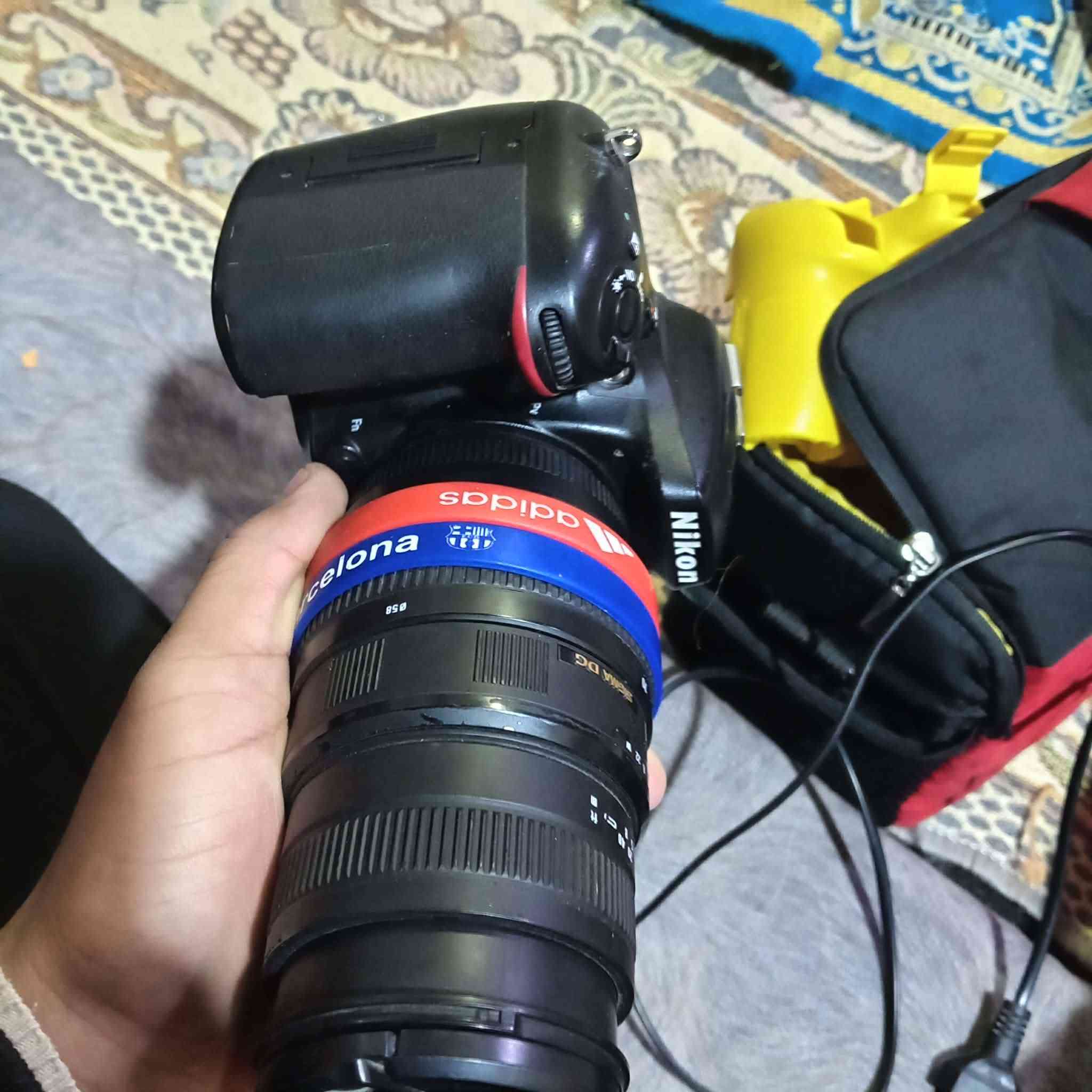 سلام عليكم كامره نيكون 7100
كامره نضافه فول

ملحقات كامله✅ 

جنطه كامره✅ 

رام 32✅ 

شاحنه✅ 

بطاريه عدد 2 اصلي مال نيكون ✅ 

واير نقل صور✅ 

قبق عدسه✅ 

زوم رياضي 70 300 سكما✅

جلاتين حمايه الون اصفر ✅ 

***********
