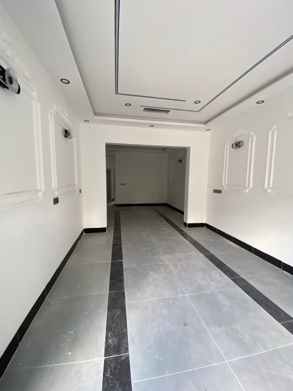🏠اعلان اعلان
داران للبيع
موقع مميز
~~~~~~~~~~~
📄طابو ملك صرف
🧱بناء درجه اولى
~~~~~~~~~~~
سقف مغربي ✔️
واجهة فلين✔️
نظام تبريد مركزي✔️
بناء هندسي✔️
بناء ملكي✔️
~~~~~~~~~~~~
📐المساحه:-150 م
📐الواجهة :7.5م
~~~~~~~~~~~
📍الموقع :-طريق بغداد
حي المعلمين
~~~~~~~~~~~
💸السعر :-علق ب(تم) يوصلك السعر مناسب 
~~~~~~~~~~~
الطابق الاول  يحتوي:-
استقبال +هول+مطبخ +مطبخ حار
غرفتين نوم+صحيات
~~~~~~~~~~~
الطابق الثاني يحتوي على:
هول +صحيات+
غرفتين نوم 
~~~~~~~~~~~
للاستفسار اكثر الاتصال على
***********📱
~~~~~~~~~~~
نستقبل جميع العروض 
🏠السكنيه  🏛️التجاري
