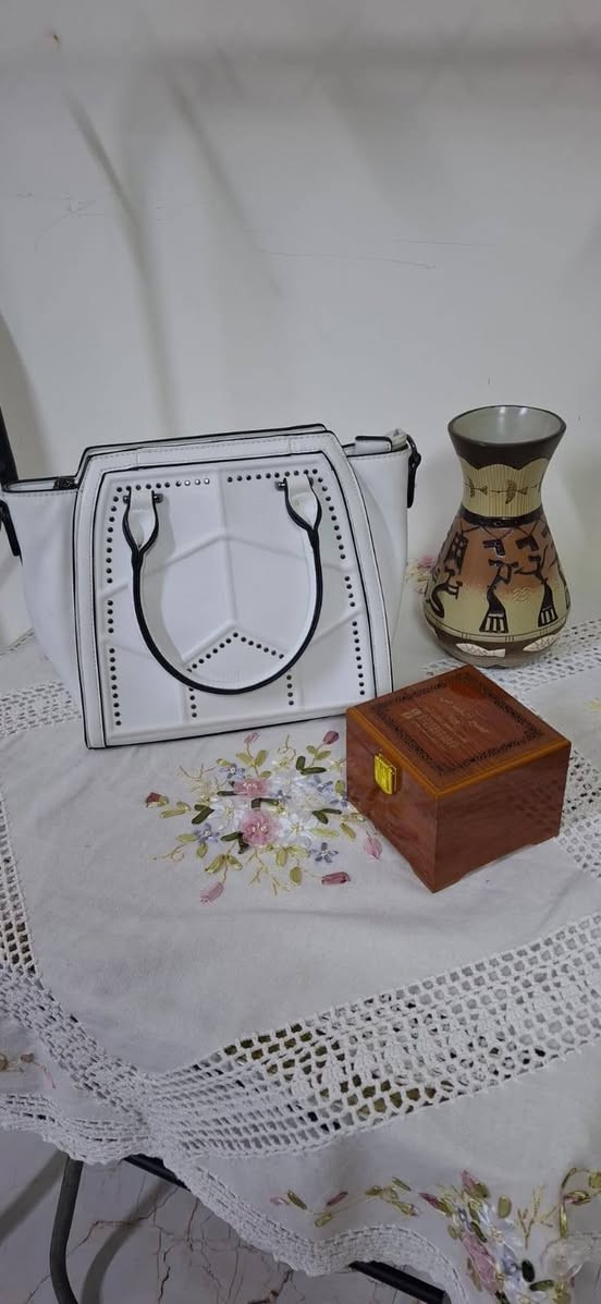 جنط القطعة 5000 يوجد توصيل جميع
#المحافظات 5000 رقم الحجز ***********
