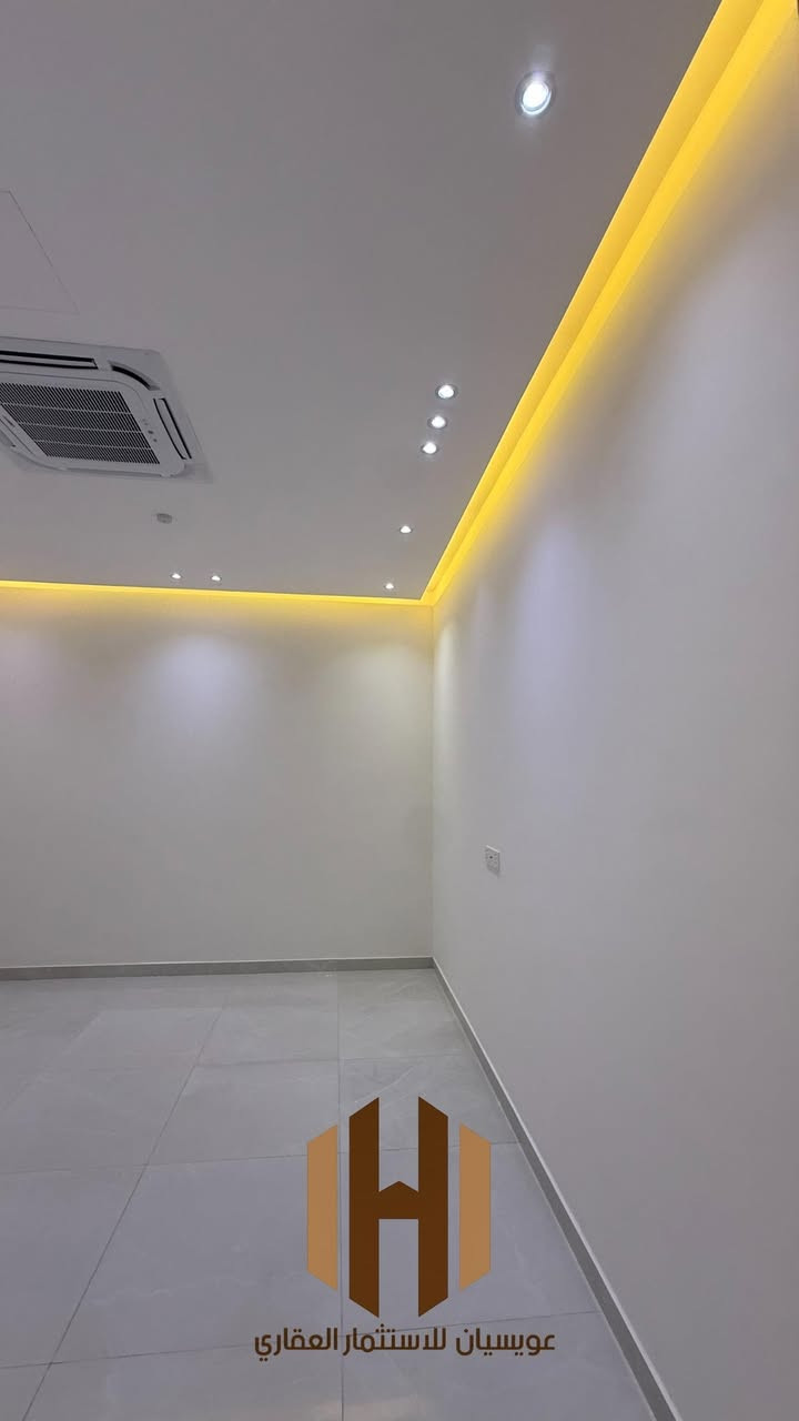 📢 شقق فاخرة للإيجار 🤩🔥– موقع استراتيجي في البريهة

فرصة مميزة للسكن أو الاستثمار التجاري في منطقة البريهة، شقق حديثة وفاخرة بموقع حيوي جداً تصلح للسكن الراقي أو مختلف الأنشطة التجارية.

🔹 تفاصيل الشقة:

* غرفتين نوم + صالة واسعة
* مساحة: 125 متر
* تصميم عصري وتشطيب عالي الجودة
* بناية حديثة غير مسكونة (جديدة بالكامل)
* تحتوي البناية على مصعد

🔹 المميزات:

* موقع مميز جداً وحيوي
* مناسبة للعيادات الطبية، المراكز التجميلية، المكاتب، والشركات
* قريبة من مسجد وخدمات متكاملة
* سهولة وصول ومكان راقٍ ومرتب
* بيئة مناسبة للأعمال والسكن

🔥 الطلب عالي والعروض محدودة – سارع بالحجز 🔥

📈 يوجد المزيد من العروض وطلبات كثيرة ..

📞 للتواصل:
***********
