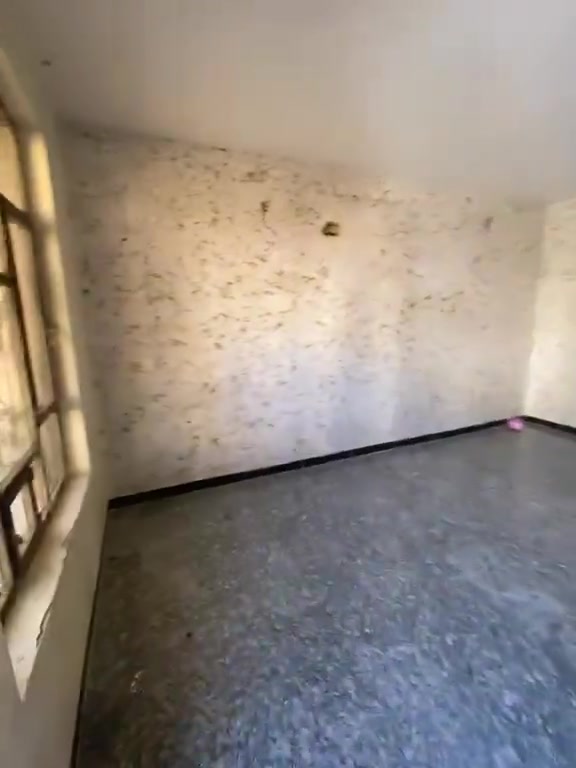 مشتمل طابق معزول للايجار بي 2غرفتين نوم وصاله وخدمات يجاره 550وبي مجال***********
