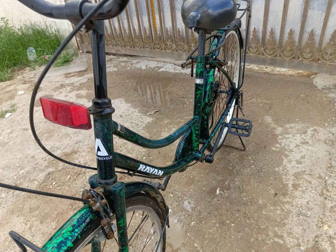 السلام عليكم بايسكل للبيع حجم 26 نضيف بس بي شويه زنجار بل ويل رايده ب120 وبي مجال ومكاني واسط النعمنانيه وهاذ رقمي ***********
