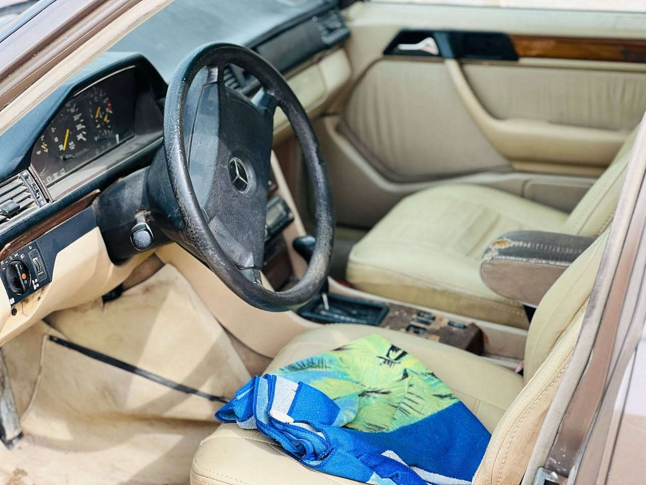 مارسدس دب موديل 1990 مكينه بلاديه رقم انكليزي بغداد باسمي السعر 60،$ مكانه السماوه للاستفسار ***********
