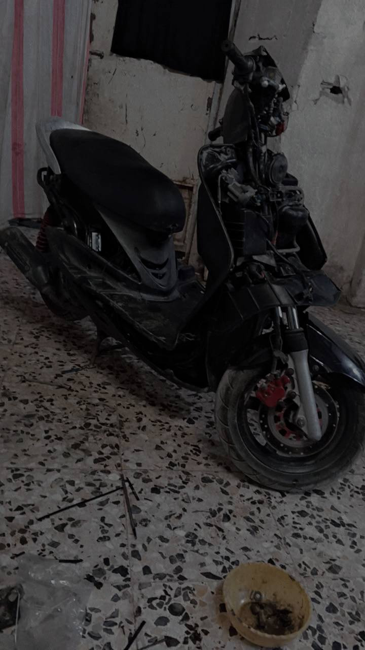 السلام عليكم دراجة سكنس للبيع نقصهة بس كابريتر تشتغل وتمشي بس   من باردة تخربط وبعدين تصفى ابيعلك كوم حديد لعنوان بغداد البلديات السعر 250وبيهة مجال متواجد واتساب***********
