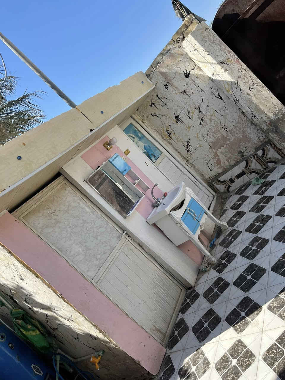 مشتمل للبيع 125. متر.  طابو صرف صرف. اب اسمي.   حي خضير.  يتكون من الطابق الاول. غرفه.  هول. و مضيف و مجموعه صحيات داخليه وخارجيه. والطابق الثاني غرفه و هول.  اب 60 وبيه مجال تبليط بلباب ***********
