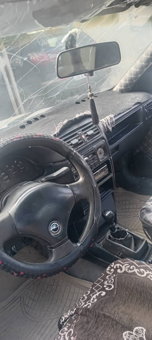 اوبل فكترة حجم 16محرك وكير وصدر كلو شرط رقم نينوي فحص اخضر شرعي متوفي بس مسوين قسام  يعني بيها قاصر واحد ☝سيارة حلوة مال بيت وقتصاديه بل بونزين السعر 23ورقه ترهم مقدمه 10ورقات والباقي اقصاد حسب التفاق ومراوس ترهم حسب القناعه الشراي يتصل على رقم الهاتف ***********الي موشراي يتخطه النشر رجا
