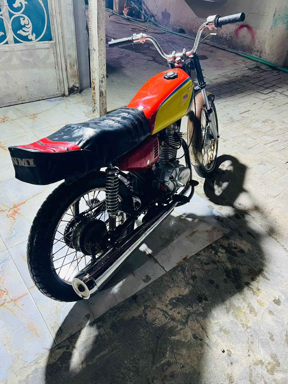 السلام عليكم دراجه ايراني مقفوله من السرقه دراجه محرك مقفول دراجه غراطه كله جدد وكلشهمحرك بدلها بس كلتشات دراجه ما مفتوحه سعر 250 قفل مكان بصره حي طارق***********
