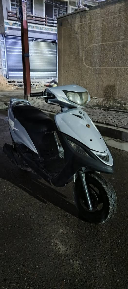 السلام عليكم اخوان ماكس ثعلب نثية 140 للبيع الدراجة ما بيها نقص جاهزة من كلشي شلعة تشك الكاع نص نكرة سلف وهندر  *********** / بغداد البلديات رايدها ب300 وبيها مجال
