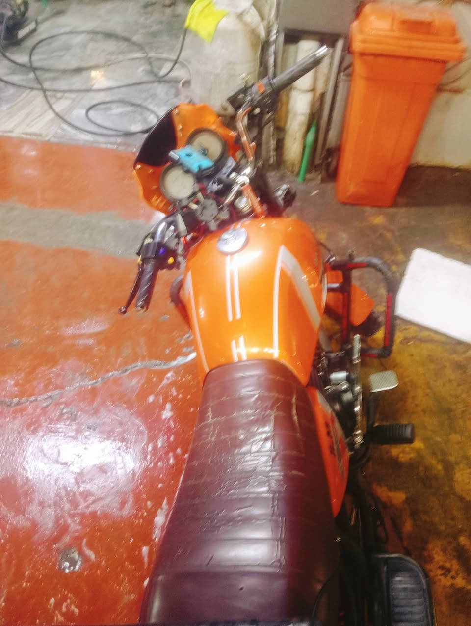 دايوان موديل 23 رقم نكليزي باسمي تحويل ثاني يوم دراجه تاركها صارلي شهرين يعني دراجه حلوه بيها نقص غفيف اصلن أول متاخذه كبل اطلع بيها لشغل رايده بمليونين و200 وبيها مجال مكاني بغداد رقمي واتس اب
***********
