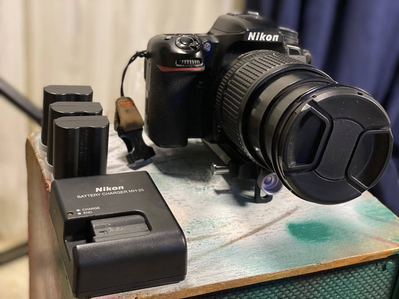 كامرن نيكون 7500D 
كرب فريم 
نضافه 99‎%‎
زوم 18/140
مانع اهتزاز 
تصوير فوتغرافي 
فديو 4K
بطاريات البلادية 14w
والي مشتريهن 3 الوحده 16w 
الكامره كسر كارتون مستخدمه شي قلي قليل للاتصال واتساب محمول ***********…
