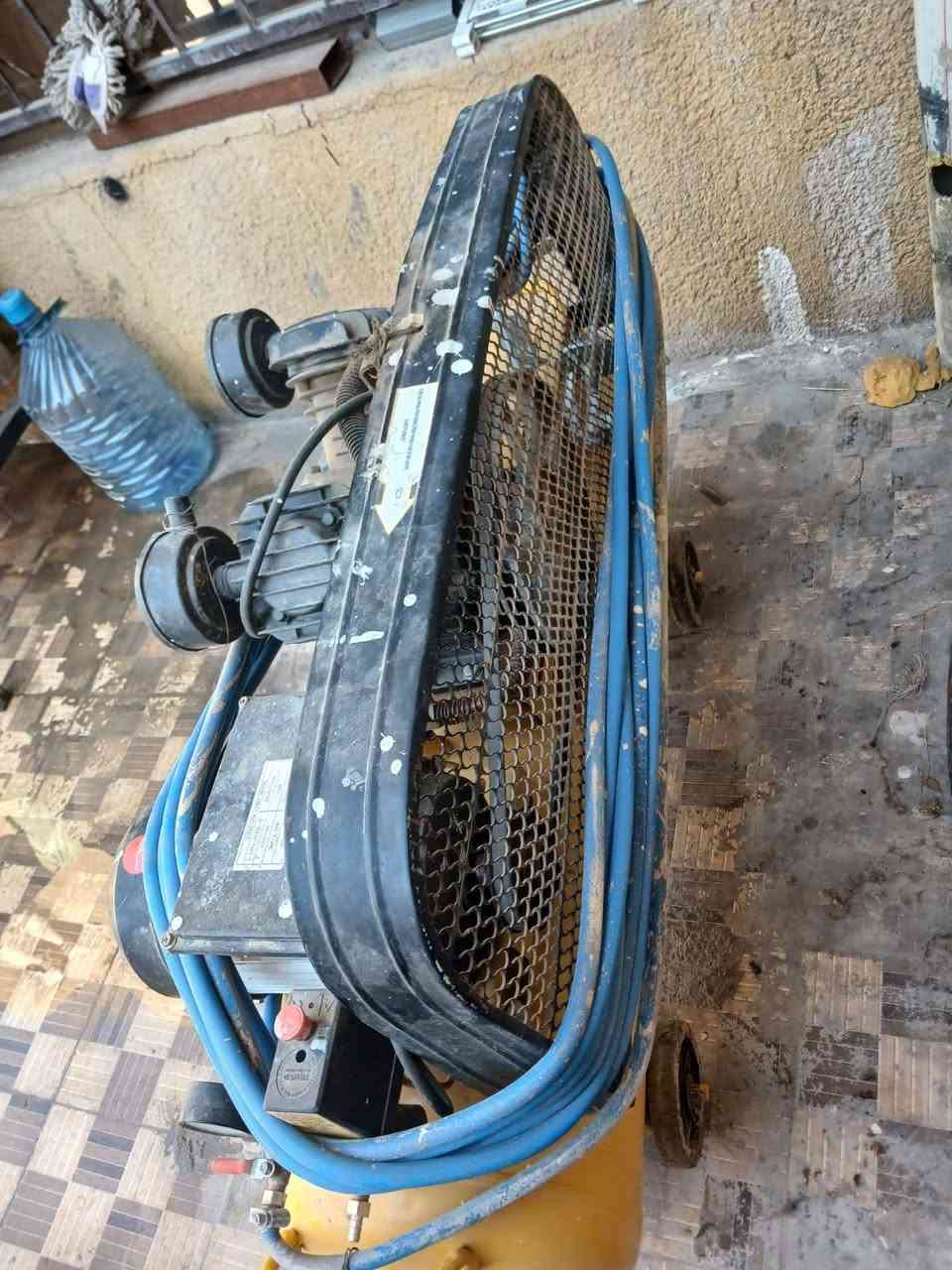 سلام عليكم
كمبريسر للبيع سعره ٢٧٥ وبي مجال 
مكاني بغداد البياع
***********
