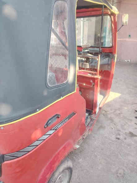 سلام عليكم تفي اس البيع موديل18تكتك بلدية محرك12تكتك خير من اللة المكان بغداد المحمودية شراي تصل*********** السعر ٢٥٠٠
