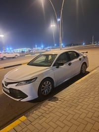 كامري LE • ٢٠٢٠ • ماشي ٥٣٠٠٠ كم