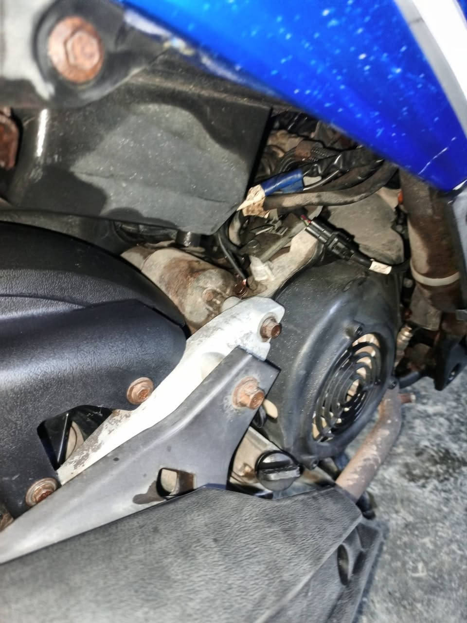 سلام عليكم
للبيع جيتي ار حديث موديل 2012  مكينة ابلادية برغي ما مفتوح بيهة ناعمة كلش شلعة و معدل فول كفرات بلاد الدراجة كاملة من كلشي السعر مليون مكاني بغداد الشعلة الرقم *********** الشراي واساب ايراسني
