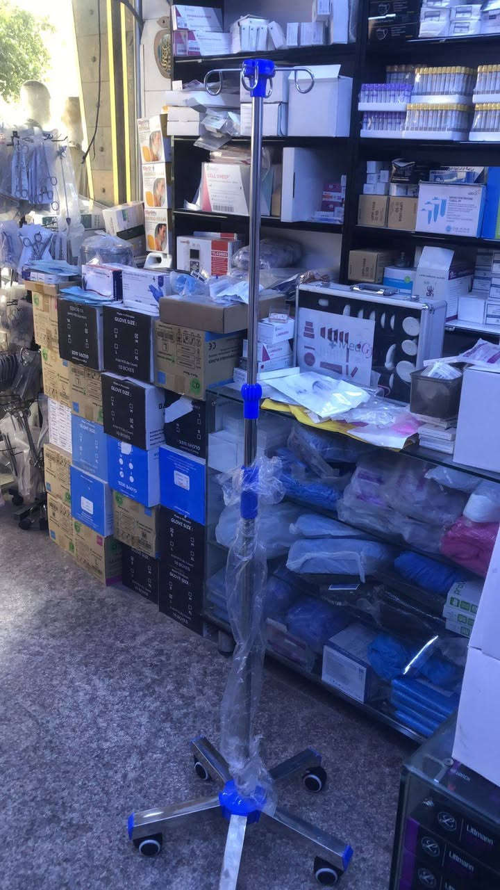 ✨ ستاند مغذي  عالي الجودة ✨
ثابت وقوي وسهل الاستخدام بالمستشفيات والعيادات والبيت
مناسب لكل أنواع المحاليل الطبية
تصميم عملي بعجلات للحركة السهلة
قابل لتعديل الارتفاع حسب الحاجة
💙 نظافة + أمان + جودة ممتازة
للاستفسار والطلب راسلنا الآن عبر واتساب ***********
