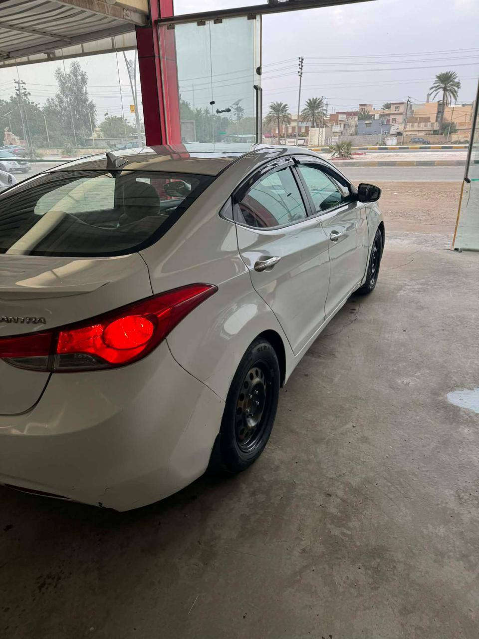 السلام عليكم 
النترا سليمانيه رقم إنكليزي جديد
موديل 2012
مكينه 1600
تريد تحويل. أو وكاله 
بيه 3 قطع صبغ
وبابين تبديل بلاد نفس ألون 
السعر. 85 بيه مجال بسيط 
مكاني واسط 
استفسار اكثر اتصال. ***********
