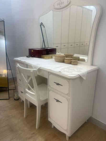 من شركة idol جديدة جدا 
خشب الصنوبر 
متكونة من ٧ قطع 
مع بردة 
السعر المطلوب مليون و٧٠٠
علما ان سعر الشراء ٣ ملايين ونصف 
للاستفسار  التواصل
***********
بغداد العطيفيةسبب البيع السفر
