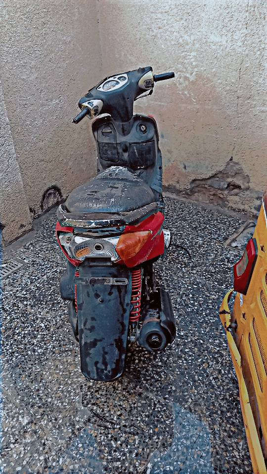 سلام عليكم دراجه سكنس البيع كوم حديد كايمه/250/  وبيه مجال ودراجه جديده كهربائته جديهه بس عوزه تجفيت   وهاذ رقمي (***********)
