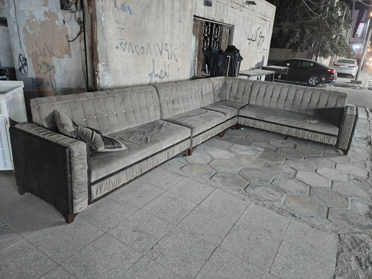 السلام عليكم تم وصول الحاويه أثاث منزلي باله وجديد 
 نواع غراض منزليه  العنوان الناصريه الإسكان الصناعي نزلت الجامع الكبير بلبدايه 
رقم ***********
