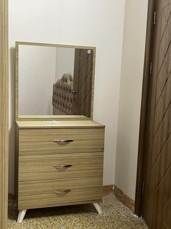 غرفة تركي مستعملة للبيع مابيها اضرار السعر ٣٠٠ وبيها مجال  الاستفسار الاتصال على الرقم ***********
