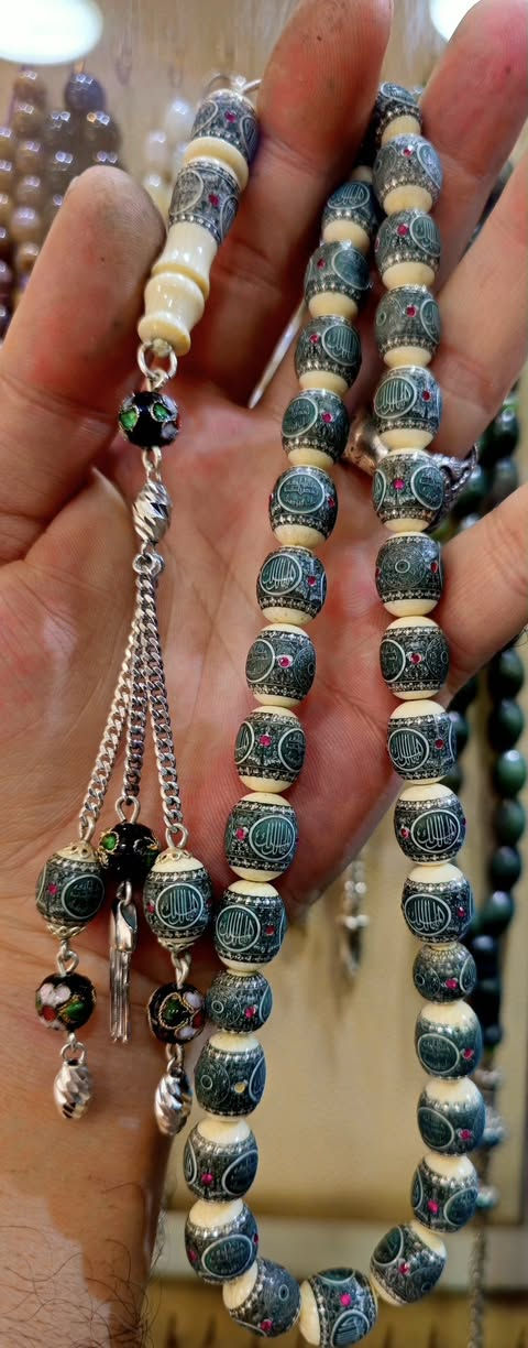 👑👁️ما لم ترى عينا من قبل👁️👑صنعت لتكون لك انت وحدك 🕶️لتظهر شخصيتك الفريدة 🕶️  38  لوحةنحتت🧿 بسم ربي الذي لايضر مع اسمه شيئ لافي الارض ولافي السماء وهو العلي العظيم 🧿يامالك الملك🧿ولسوف يعطيك ربك فترضى🧿
بدقة تفاصيل  جمعت اصالة 🐘العاج 🐘مع تطعيم الياقوت الاحمر💥 وتطعيم فضة 999. وجودة النقش ودقة التفاصيل وجمال المضمون وخبرة ومهارة الصانع وذوقكم🌹قطعة واحدة فقط لن يتكرر عملها🌹عمل مملكة الاحجار  الكريمة. خبيرالاحجار الكريمة 
maan mohammad
معتمد لدى .GIA.AJP


**إذا كنت صاحب هذا الإعلان وتريد حذفه لأي سبب، رجاءا أرسل رسالة إلى الدعم الفني**