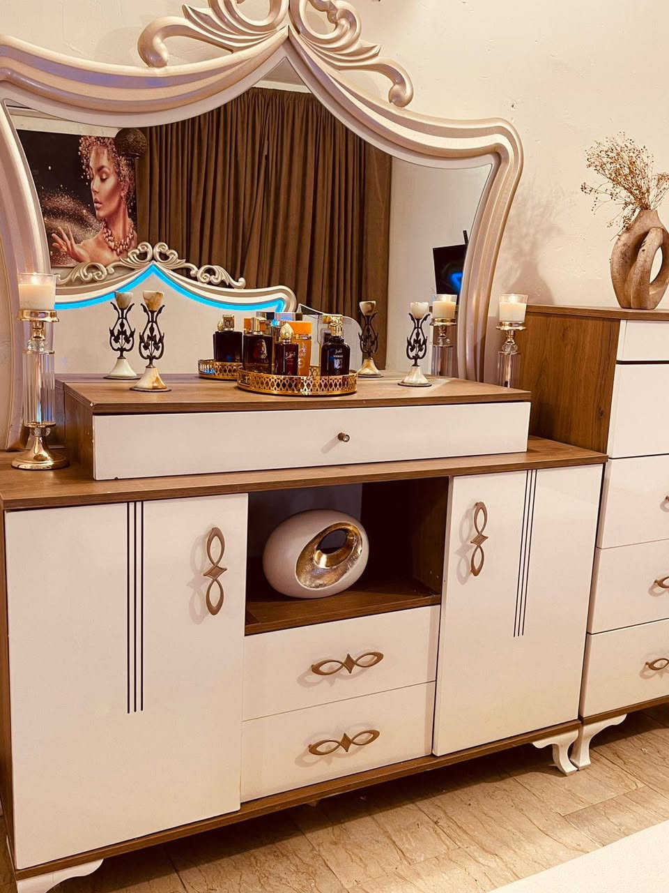 غرفه تركيا ضخمه 💞 9قطع 💞   نظيفه مثل الصور   يتصل*********** بي واتساب
