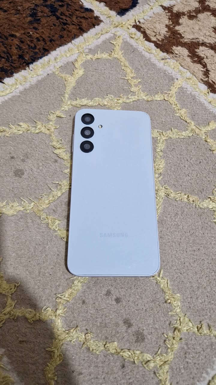 كلكسي اي ٢٥ ذاكرة ٢٥٦ السعر ١٤٠ ألف قفل *********** شراي اتصل  البصمة الجانبية واكفه مكاني بغداد
