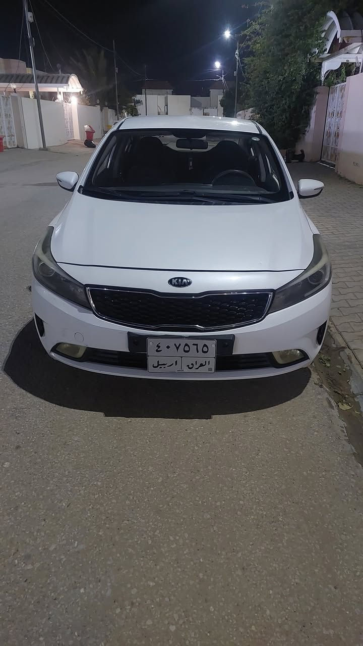 كيا سيراتو ١٧ خليجي كفاله من كل ضربه بس بيه بارد مكانين ...سياره برغي ممفتوح بيه
١٣٨ بيه مجال استفسار أكثر ***********

