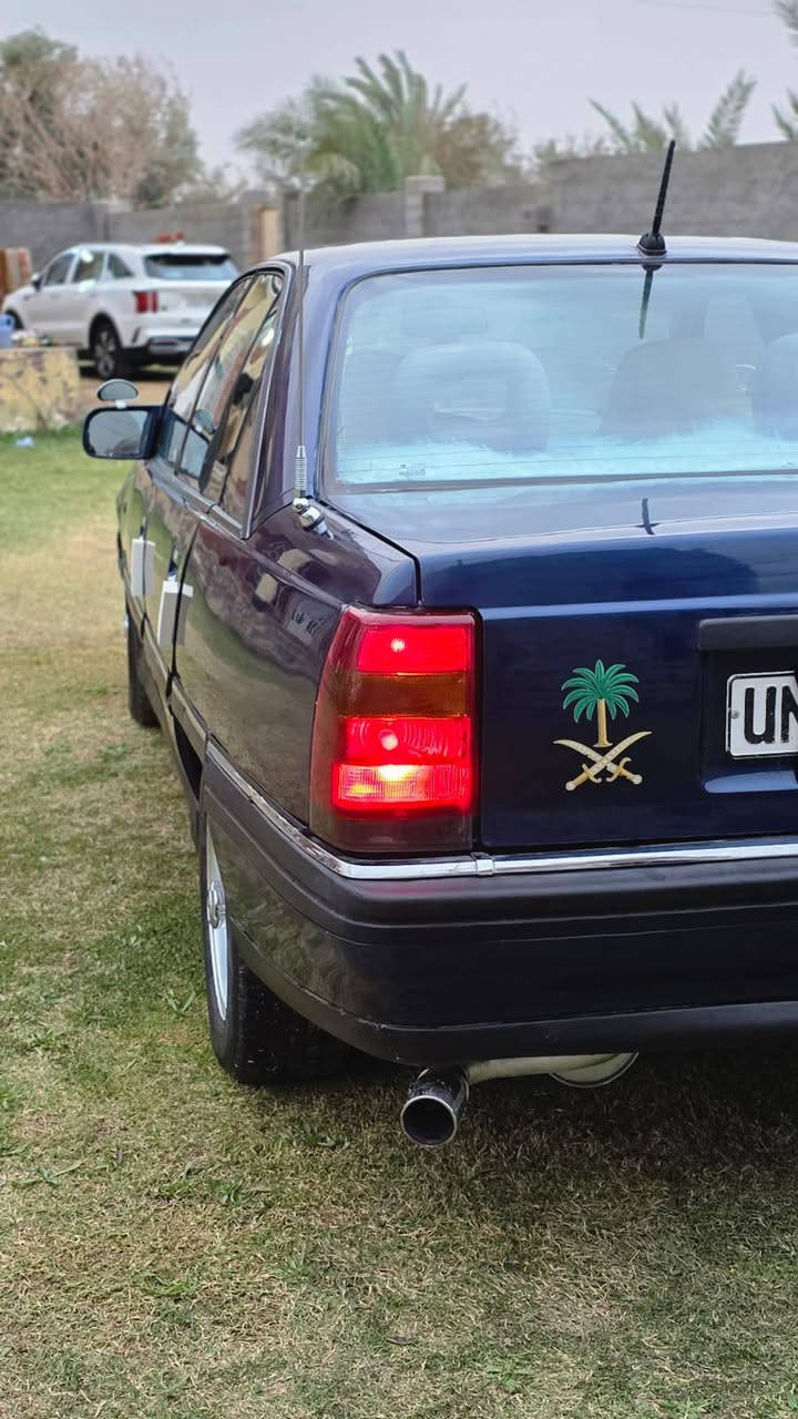 يالله اوبل اوميكا للبيع موديل 1993 محرك الفين بلادي كير عادي صدر امامي خلفي تخم تاير سياره احله من الصور جاهزه مال جناي  غرفتهه حيل حلوه كهربائيات كله شغاله سنويه لل 2028 شواصي بلاديه من الشركه مابيهن اي تعمير سبير كامله مسجل شغال سياره خير من الله كشانه بلاديه حيل حلوات  بطاين مصوجه ونضاف حيل  تحويل مباشر  مكان السياره الرمادي جزيره الخالديه  السعر34وبيه مجال الطيبين للستفسار اتصال ع ‏‪***********‬‏
