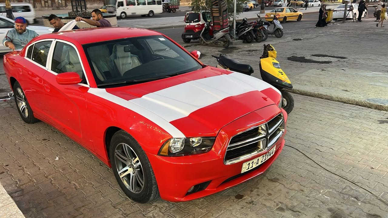 السلام عليكم جارجر ٢٠١١ بيه تكمه الوسط مال السايق مصبوغه عام  محرك كير جدد السياره جاهزه سعرهه ١٢٠ وبيه مجال  رقم ابو السياره ***********
