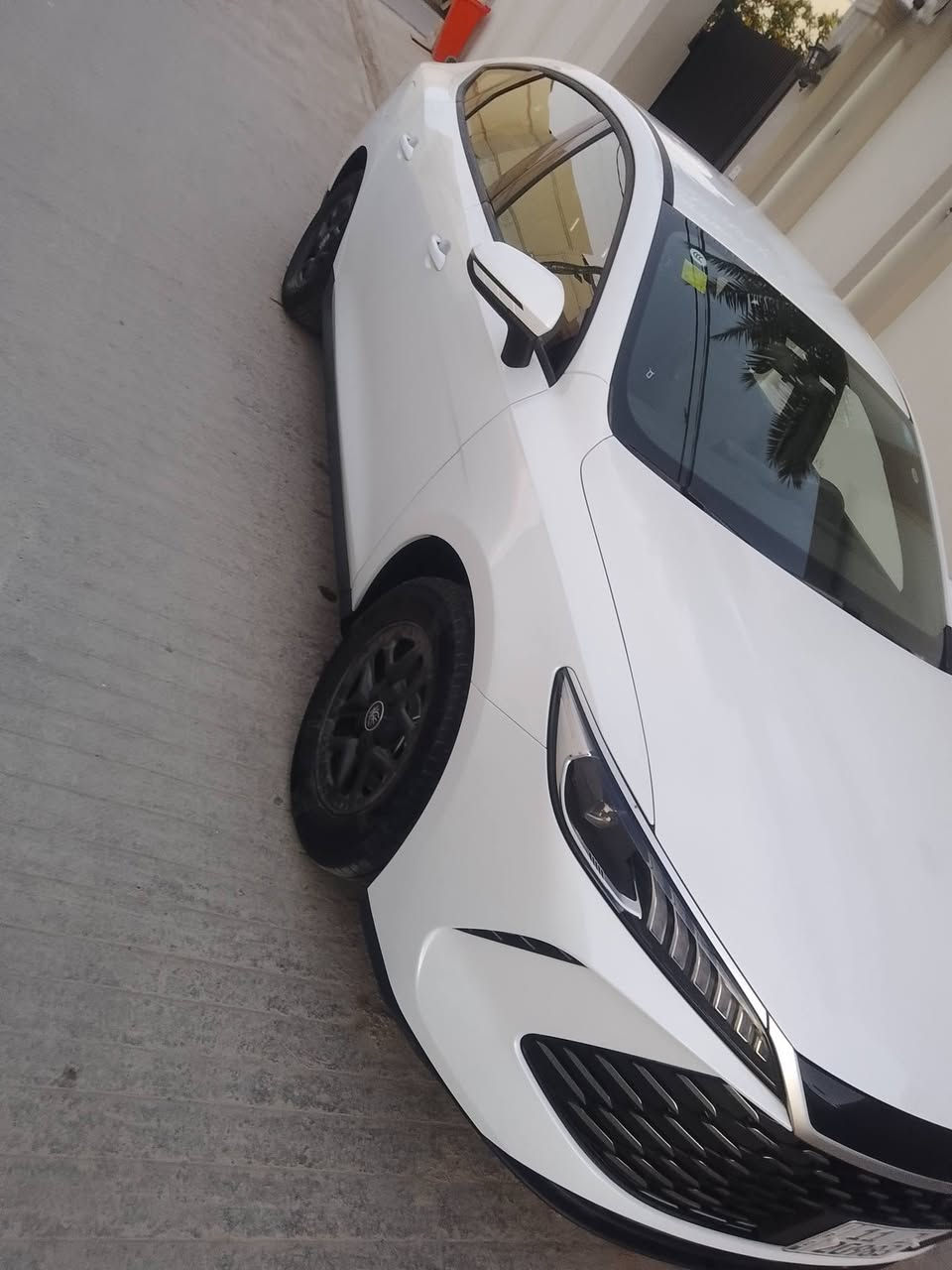 بيع او مراوس التواصل واتساب *********** موديل 2025 ماشية 6000 رقم بغداد باسمي
