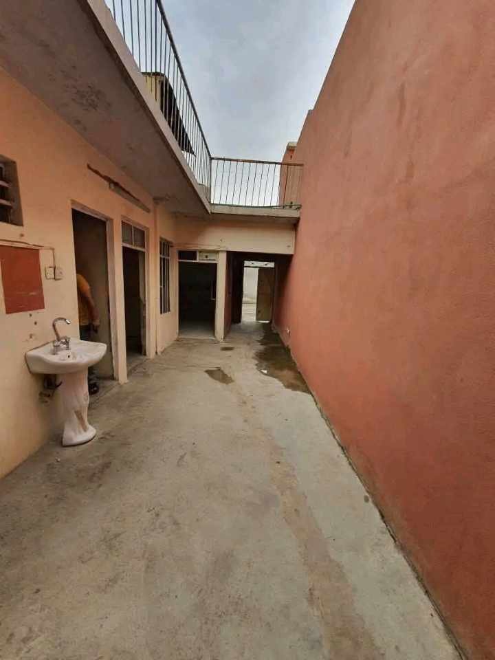 #دار_للإيجارررررر_حي_القاهره 

🪧نوع العقار : دار سكني شرقي 

📍العنوان : حي القاهره نهاية حي الجامعه

📐 المساحة : 90م

📋التفاصيل: غرفتين مطبخ حمام مخزن فوك خدمات 

#سعر_الإيجار_175


**إذا كنت صاحب هذا الإعلان وتريد حذفه لأي سبب، رجاءا أرسل رسالة إلى الدعم الفني**