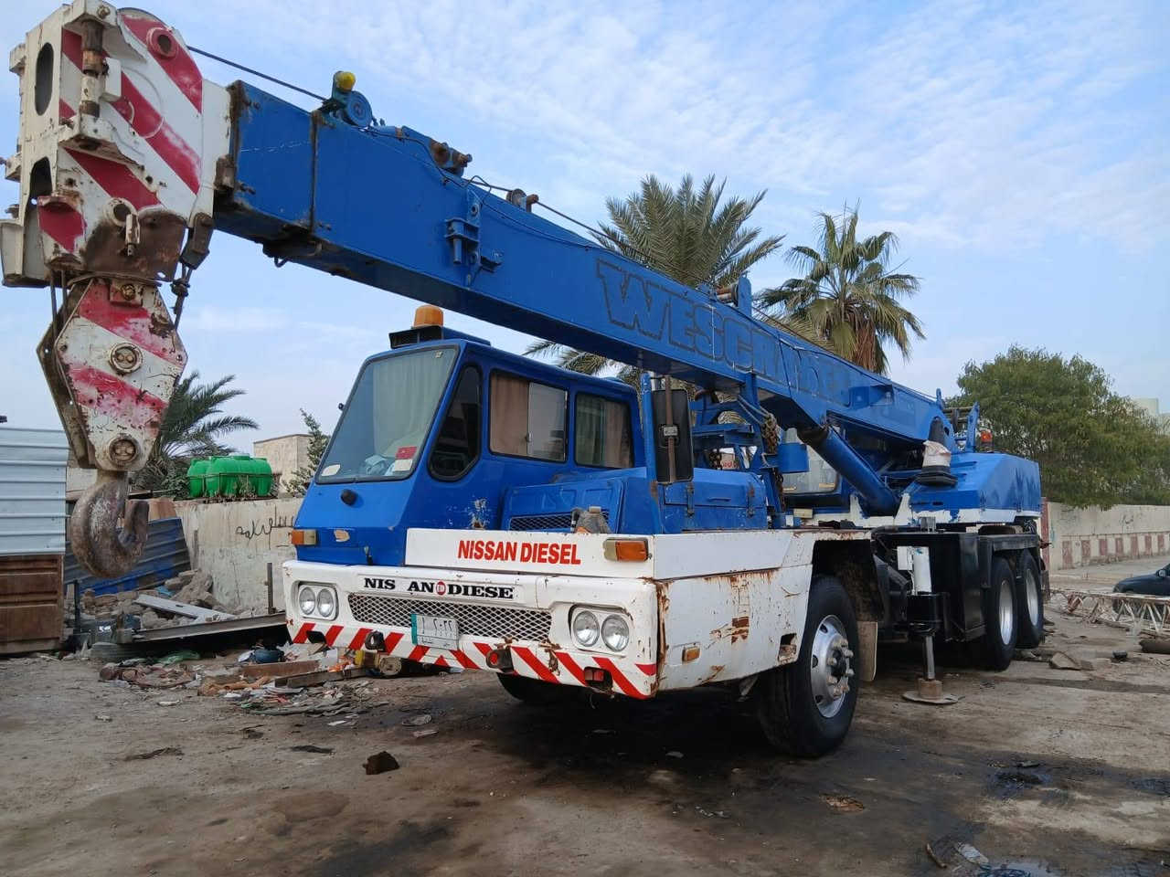 السلام عليكم للبيع  كرين 16طن سلايتين
تخم تاير كهربائيات شغالة كرين جاهز للعمل السعر 210
للاستفسار *********** . ***********
