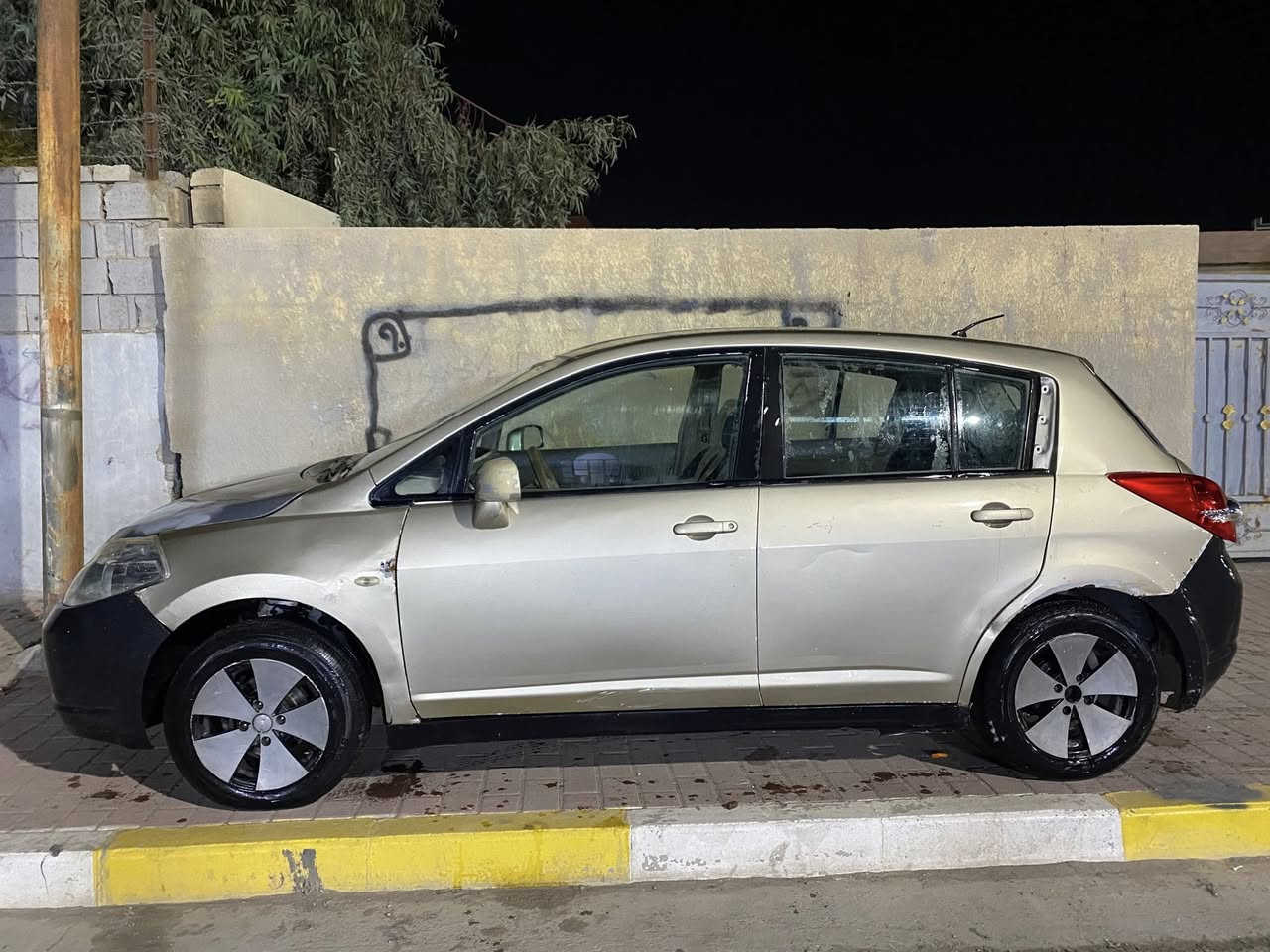 السلام عليكم للبيع نيسان تيدا ٢٠٠٩ رقم أنبار إنكليزي باسمي 
محرك ١٦٠٠ كير atf تخم تاير جديد 
صبغ عام حادث جاملغ خلفي 
جام كهرباء سياره يرادلها ترتيبات 
السعر ٥٥ وبيها مجال الشراي يفحص وبي خير ويدلل ماكو عمله بموبايل مكان السياره الأنبار الرمادي 
***********
