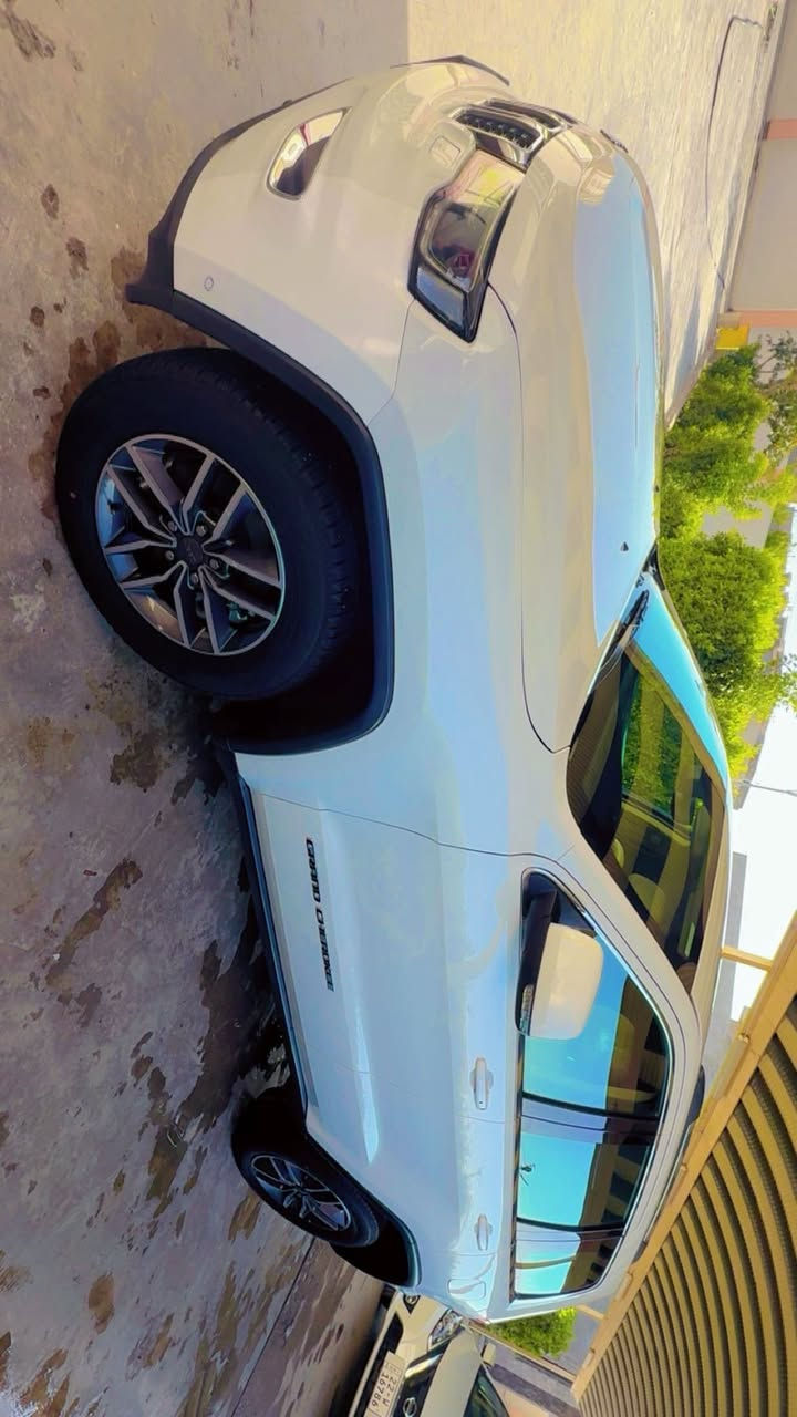 جيب لاريدو 2019 خليجي ماشيه 80 السياره جديده جدا وبدون ملاحضه موصفات فتحه كشن جلد وكهرباء رادار جانبي رادار خلفي وتوقف ذاتي السعر 250 ورقه وبي مجال للاستفسار ***********
