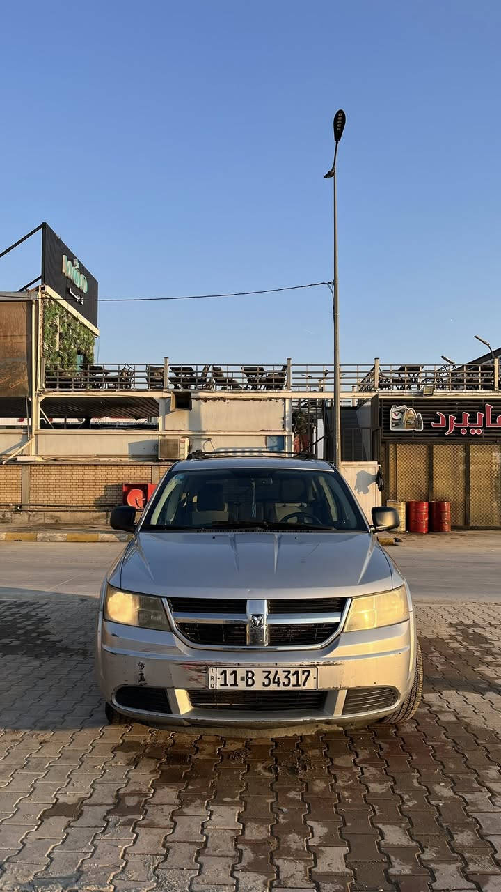 السلام عليكم 
دوج جورني موديل 2009 رصاصي رقم بغداد بأسمي التحويل ثاني يوم السياره بيهة جاملغ بصف السايق راجع بارد ومصبوغ فقط باقي السياره كفاله مكينه 3500 
6 سلندر 5 راكب كير ومكينه كفاله سياره جاهزه تدفئه تبريد شغال ما ناقصهة شي شغل واطلع
 ملاحظه : السياره بيهة طخطخات بسيطه وواضح بالصور 
مكاني واسط /الكوت 
رقمي واتساب بي

‭0784 419 4996‬
السعر 85
