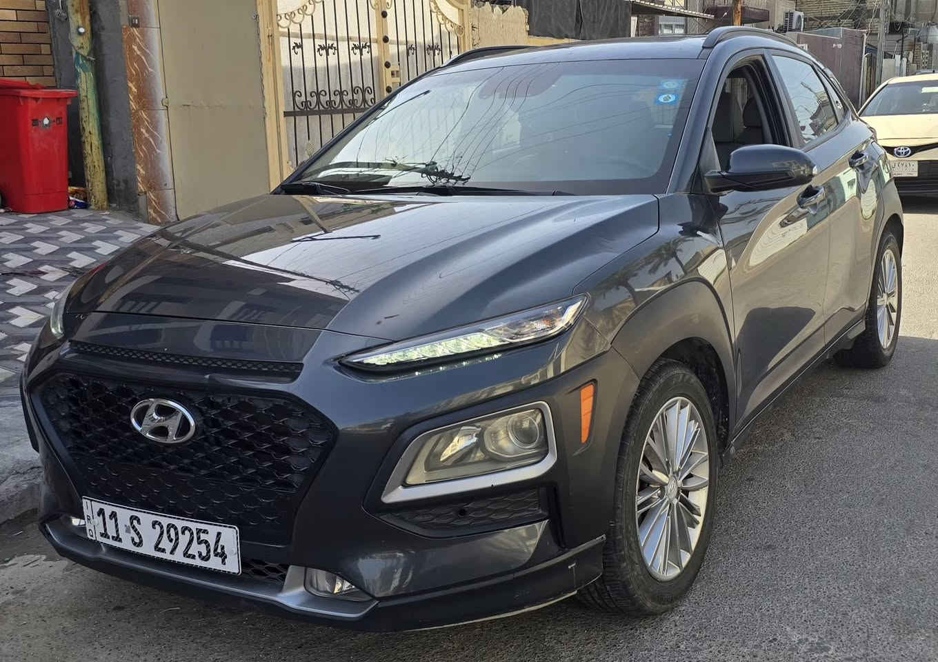 سيارة هيونداي كونا وارد امريكي للبيع .
موديل2021
رقم بغداد بأسمي 
ضررها جاملغ وشوية من الباب صور الحادث بالمنشور . بدون دواخل 
بيها طخة بالباتين عايفها على وضعها 
فول مواصفات 
بصمة 
فتحة 
كشنات جلد
كشن السايق كهرباء
شاحن واير ليس 
كشنات تدفئة + ستيرن تدفئة 
محرك كير مكفول 
ماشية 50 
السيارة جاهزة بدون نقص 
السعر 13500$ 
للاستفسار 
***********
***********٢

مكان السيارة بغداد
