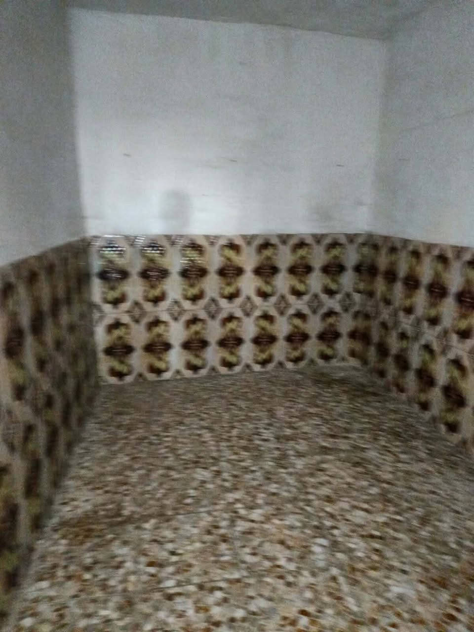 بيت مساحه 42شارع عدن متوسط صلاح دين مقابيل سوك الصبح
0772 739 5005
