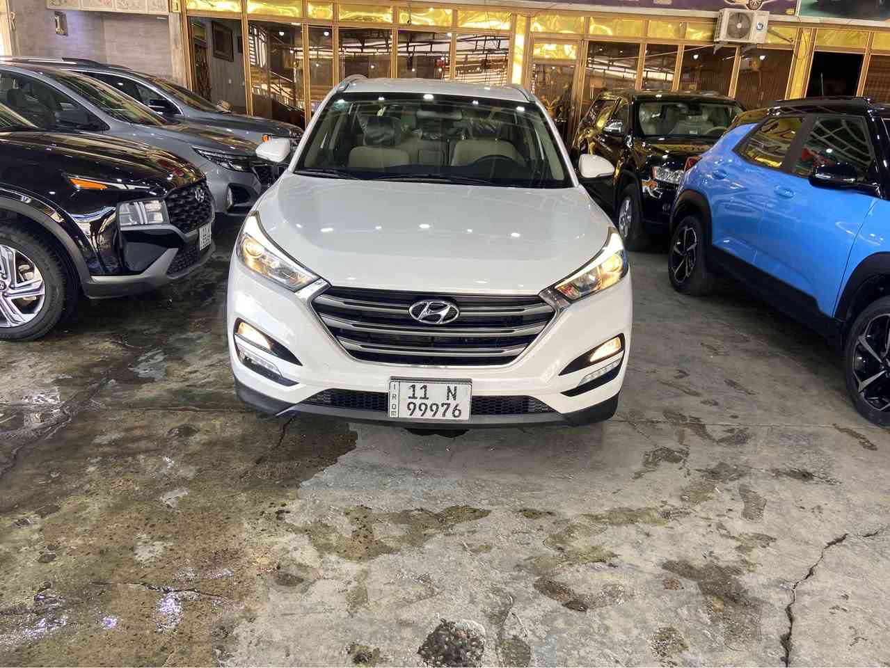 السلام عليكم للبيع هونداي توكسان خليجية موديل ٢٠١٨ رقم بغداد مكينة ٢٠٠٠ دوش بلادية ماشية ١١٢ سيارة جديدة جدا بيها صبغ بين باب وجاملغ الخلفي صفحة اليمنى بدون دواخل 
تحكم ستيرن مري شفط واشاير بلمري تبريد قطعتين سيارة جاهزة مكان البياع 
١٧٢ سعرها 
***********
*********** بغداد, العراق
