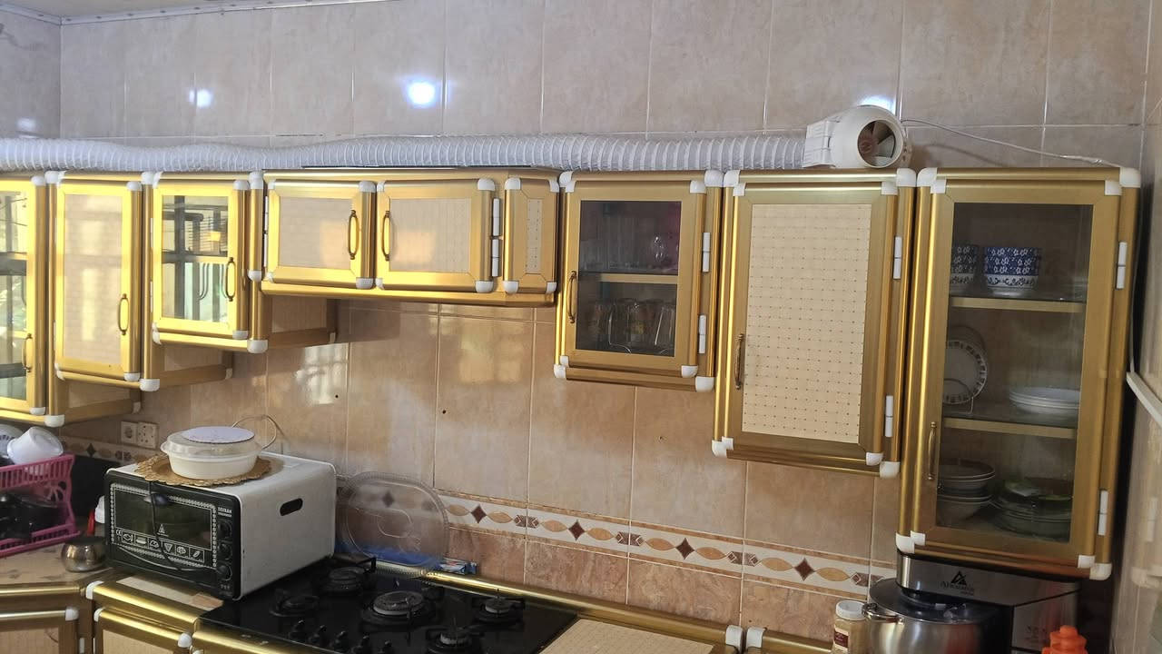 كاونتر للبيع اربع قطع مع الطباخ الملحق 3 امتار و40 سم السنك مع الزاويه 190  ويا الطباخ 175 والزاويه 80 
الرقم***********
