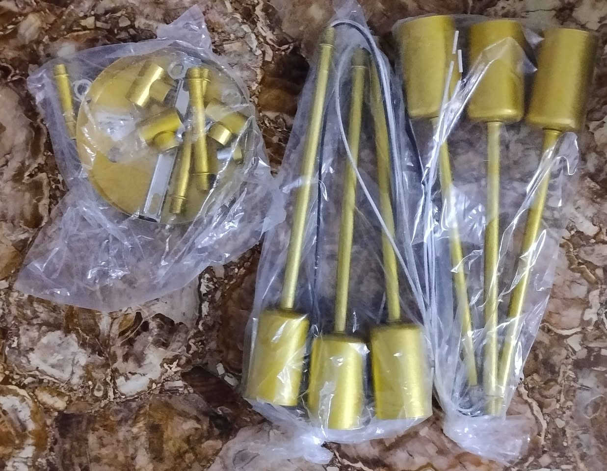 براكيت سقفي مودرن (جديدة بالكرتون) ⚡
​التصميم: ذهبي مطفي أنيق بـ 6 أذرع، يغير شكل الغرفة تماماً ويعطي إضاءة ممتازة وموزعه
​الحالة: جديدة تماماً وغير مستخدمة، ومغلفة بأكياسها الأصلية مع كامل قطع التركيب 
​الميزة: تصميم ناعم يتماشى مع الأثاث المودرن والكلاسيك. الرمادي, الأنبار


**إذا كنت صاحب هذا الإعلان وتريد حذفه لأي سبب، رجاءا أرسل رسالة إلى الدعم الفني**
