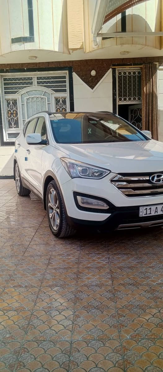 سنتافي ٢٠١٣ خليجي
مكفولة من الصبغ والتبديل 
محرك ٦ سلندر
فول مواصفات بصمه وبنراما 
بردات بلاديه شاشه كامره
السعر ١٦٤
للاتصال ***********
مكان سياره حله
