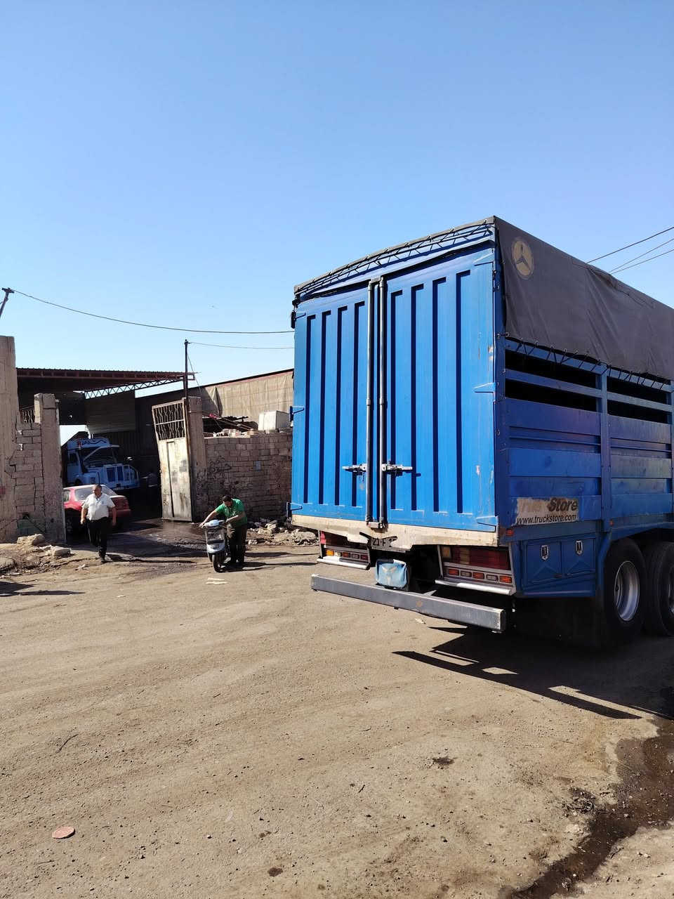 السلام عليكم بدي البيع الطول 7/40  العرض 2/45 الارتفاع 2/60  ***********
