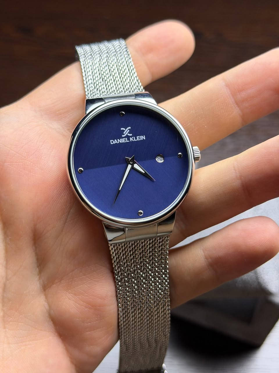 DANIEL KLEIN 
اصلي ماكنة ياباني ضمان سنة 
مع مرفقات ( الكرنتي وعلبة حافظة فقط ) 
رقم الموديل DK1.12627.5
اميال لامينوس  
نافذ شهري   
مقاومة للماء 50 متر 
ستانلس ستيل 
سير حصيرة مميز

السعر 40 الف على اول تم

FlGPCJSgARLqhkeUSV


**إذا كنت صاحب هذا الإعلان وتريد حذفه لأي سبب، رجاءا أرسل رسالة إلى الدعم الفني**