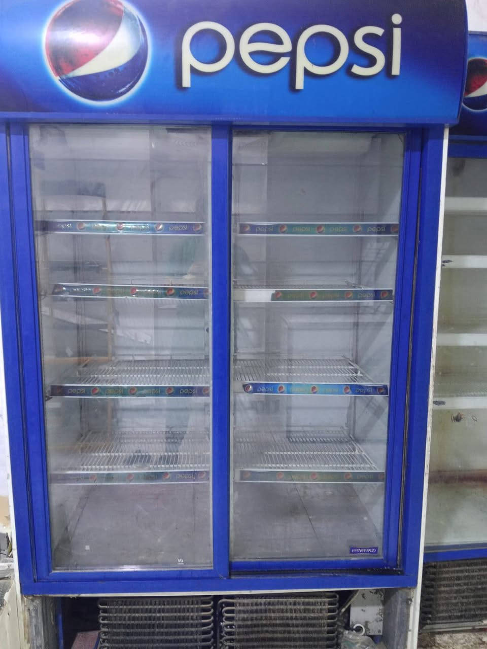 سلام عليكم عارضات البيع واحد باب وثاني سلايت  العدد 2 نضيفات شغالات  تبريدهن خير من الله  مكاني ناصريه حي الفداء شارع المدارس  اتصل عله هاذه رقم *********** انه مكلف بنشر  سعر يم الولد
